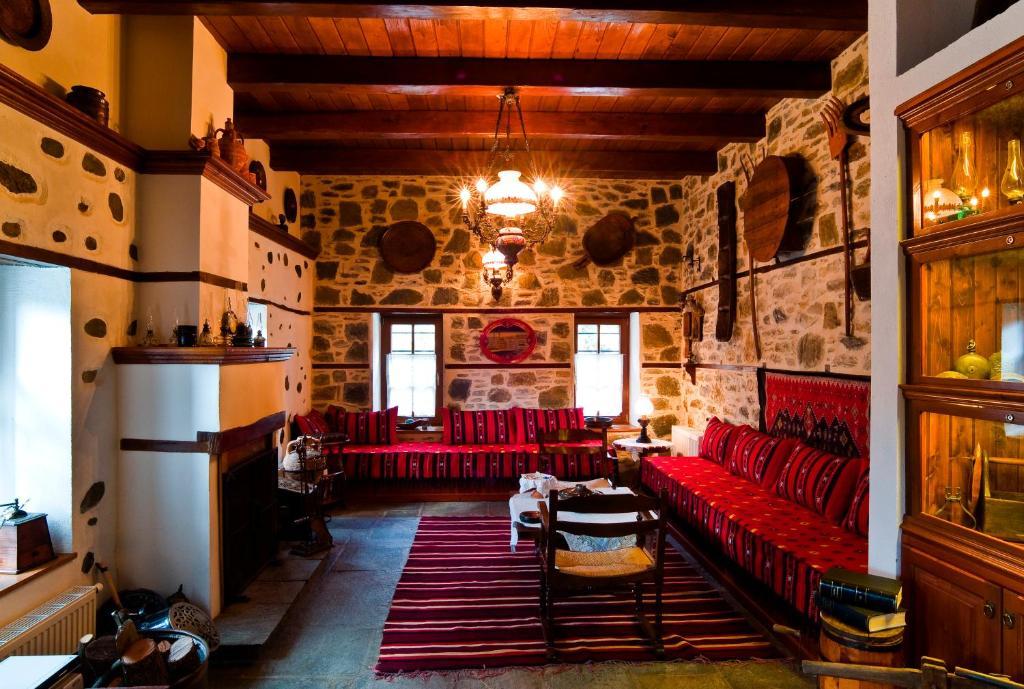 Viraggas Traditional Hotel Vrástama Екстериор снимка